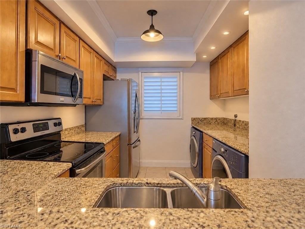 1901 Clifford St Apt 1003 - Photo 5 of 10