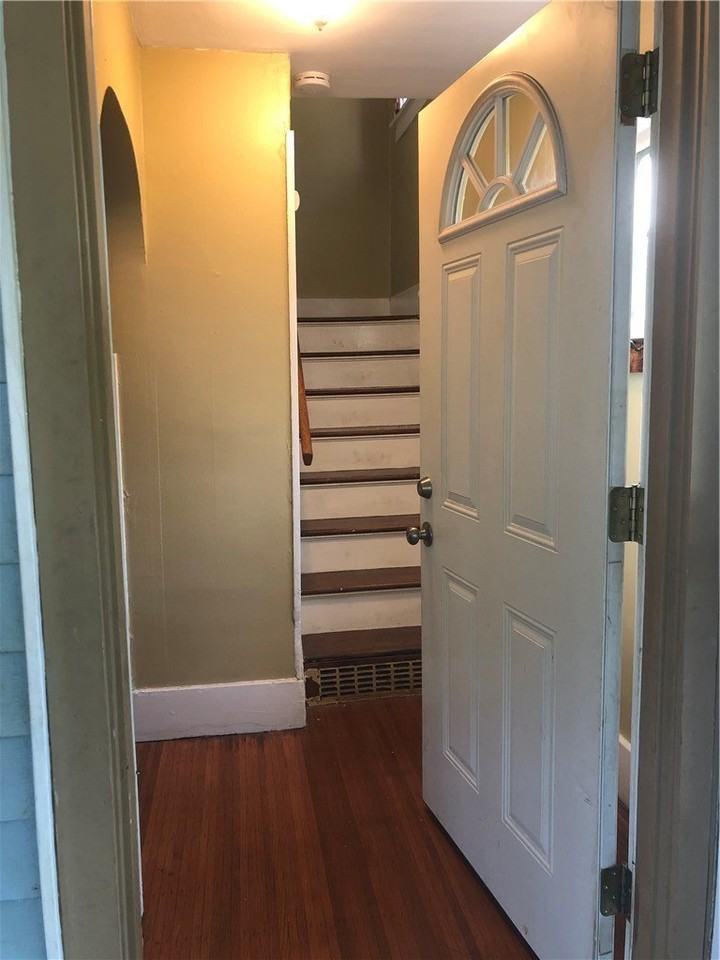 938 Post Ave - Photo 2 of 10