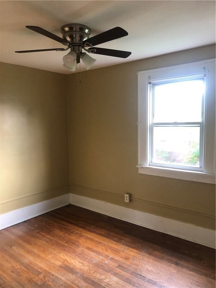 938 Post Ave - Photo 6 of 10