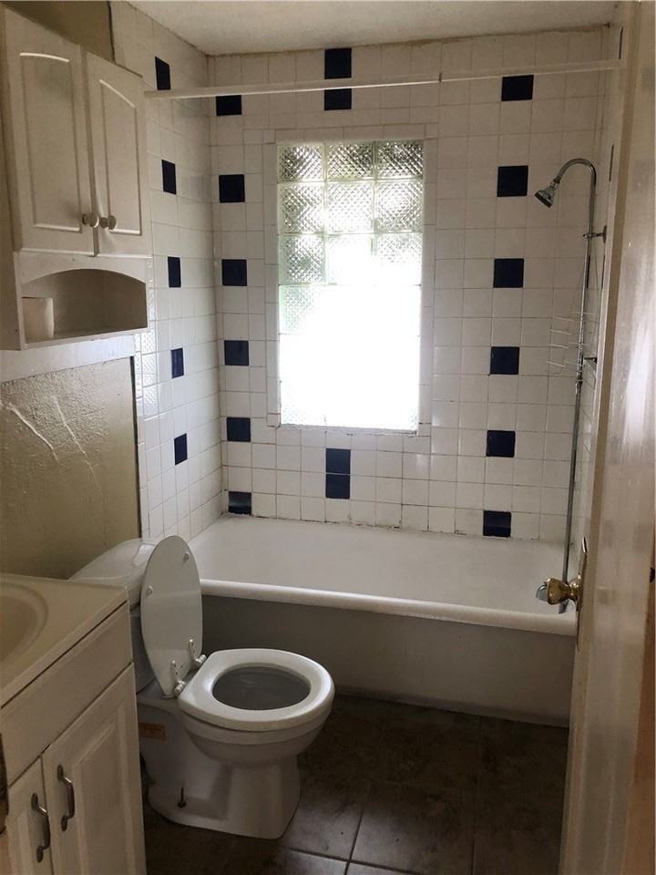 938 Post Ave - Photo 7 of 10