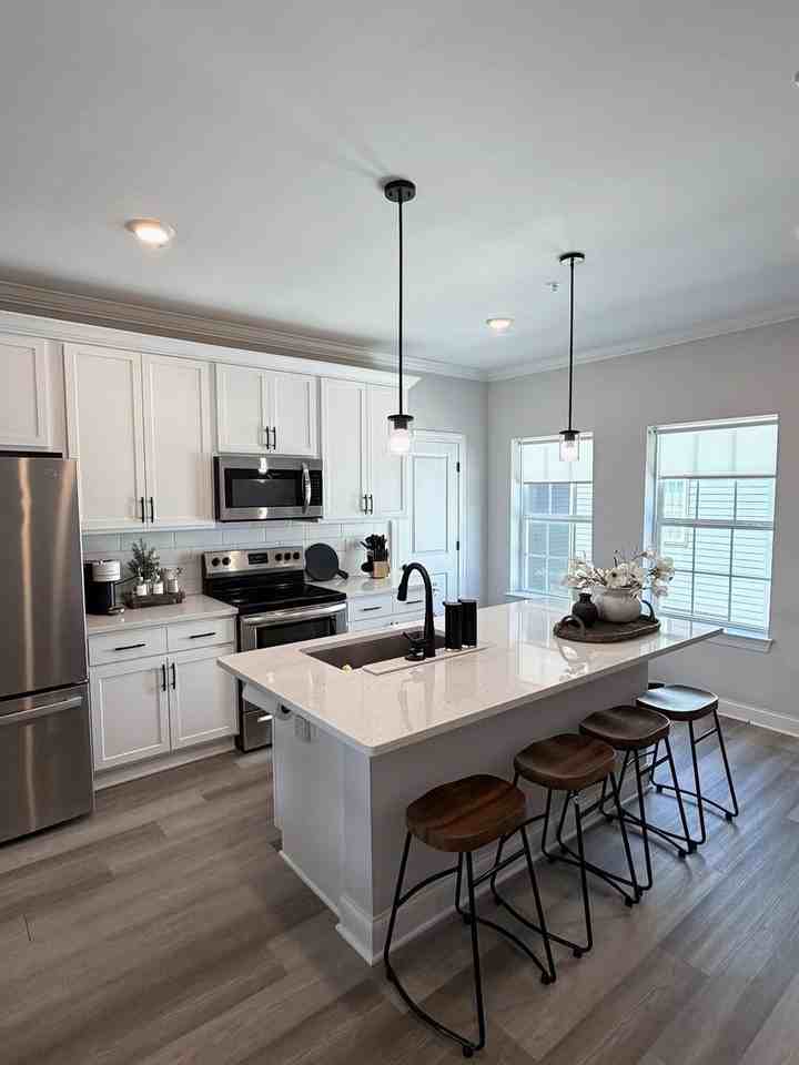 1951 Read Ave - Photo 3 of 33