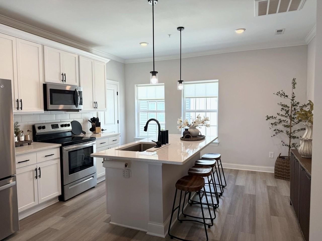 1951 Read Ave - Photo 4 of 33