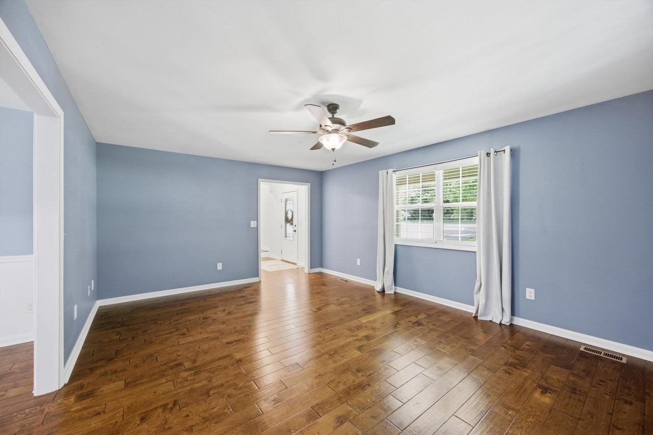 117 S Forest Rd - Photo 7 of 50