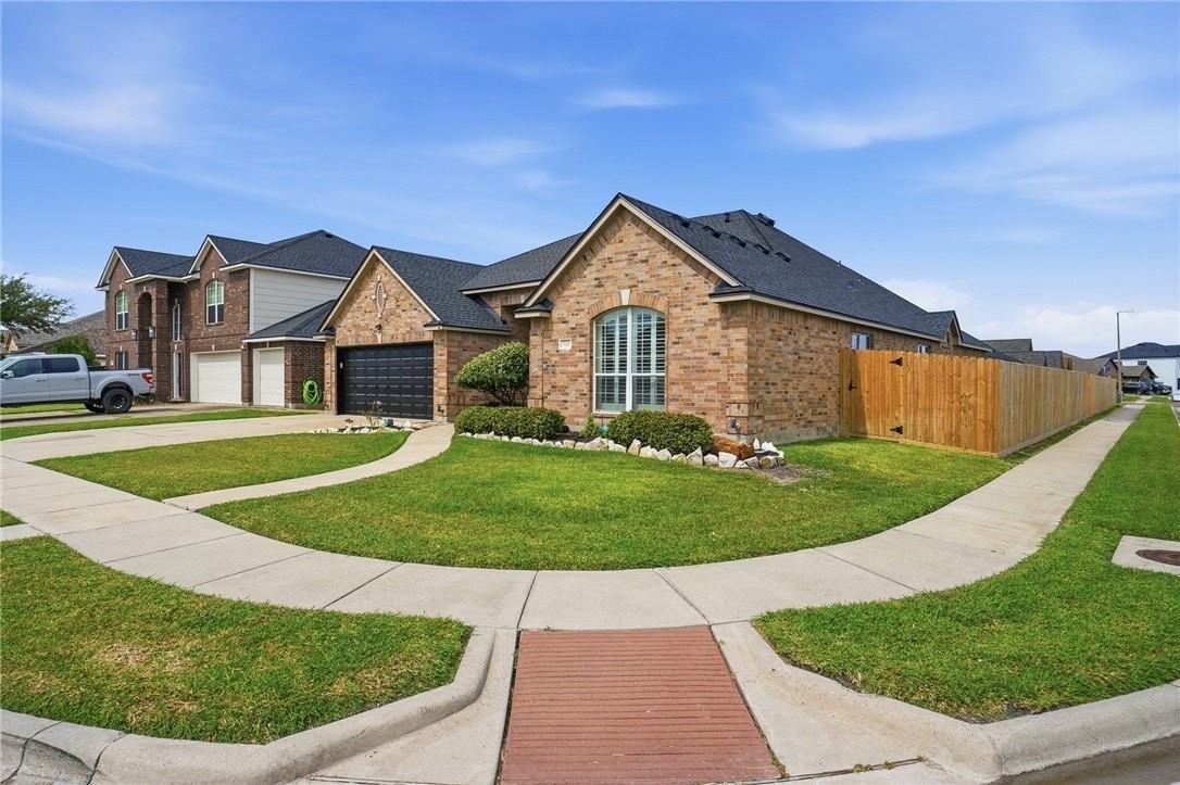 328 Nicklaus Dr - Photo 2 of 32