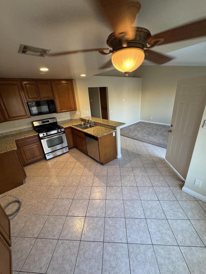 40800 Breezy Pass Rd #B - Photo 4 of 20