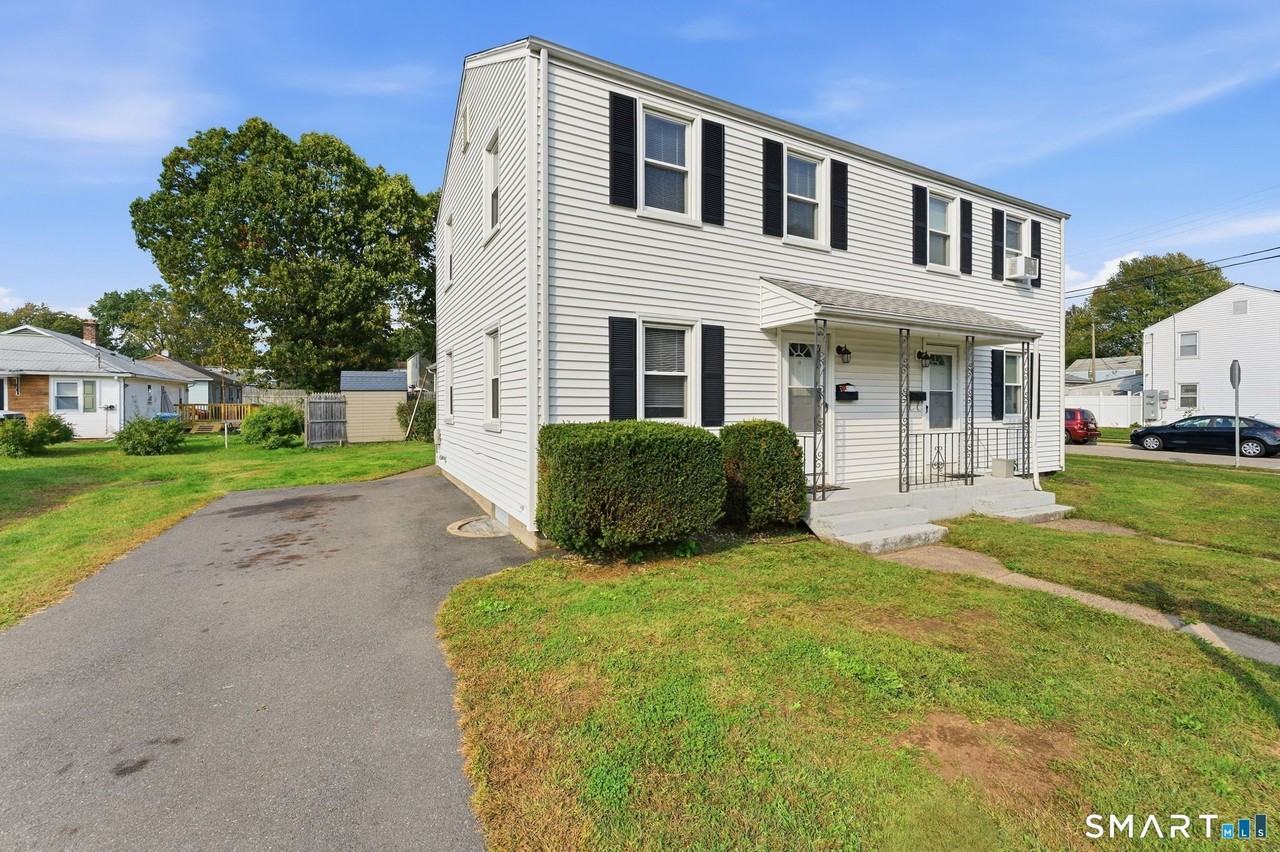 92 Seaman Cir - Photo 2 of 23
