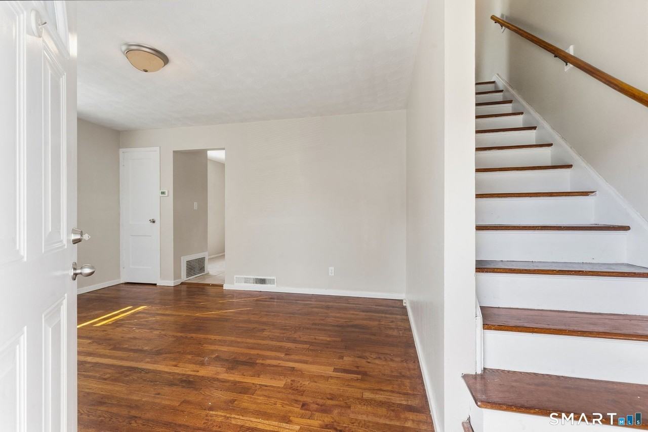 92 Seaman Cir - Photo 5 of 23