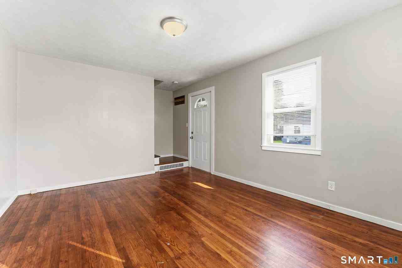 92 Seaman Cir - Photo 7 of 23