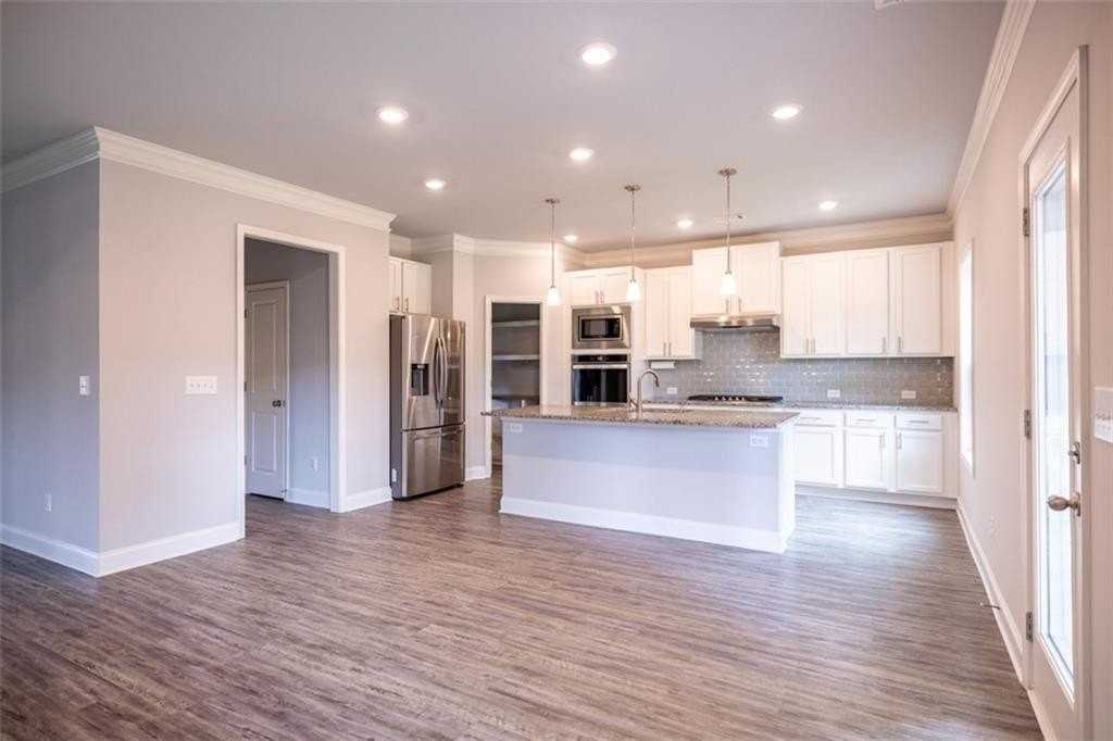 352 Newshaw Dr - Photo 5 of 39