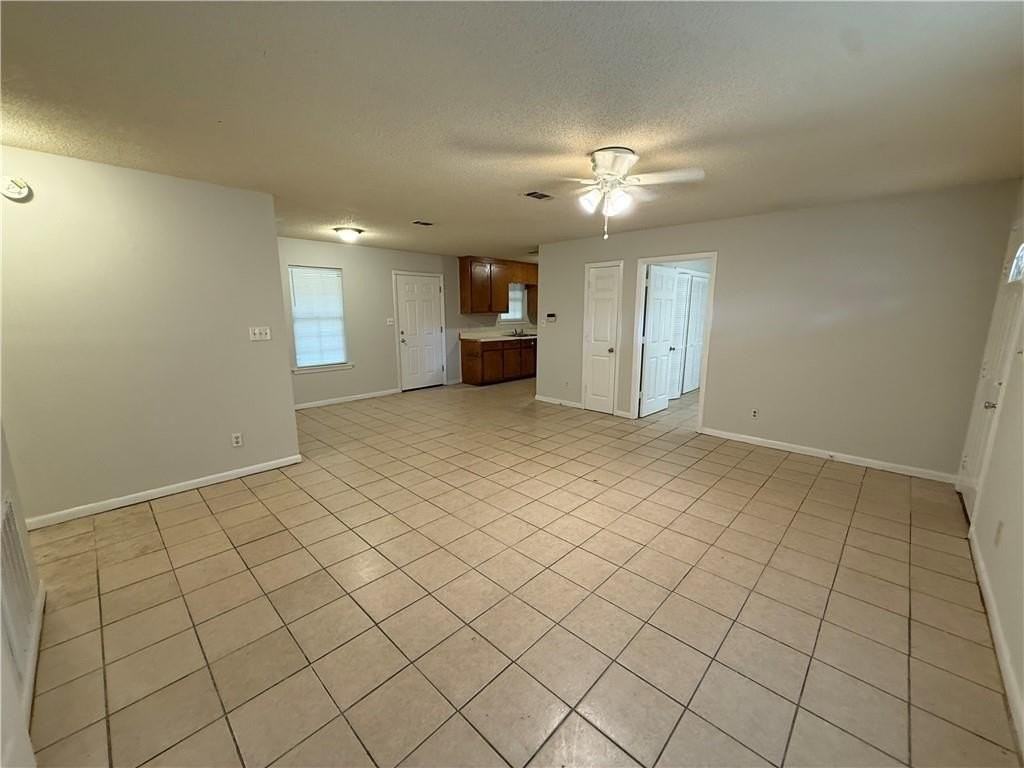 303 E Banyan St - Photo 3 of 13