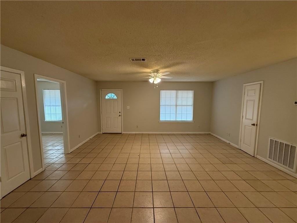 303 E Banyan St - Photo 4 of 13