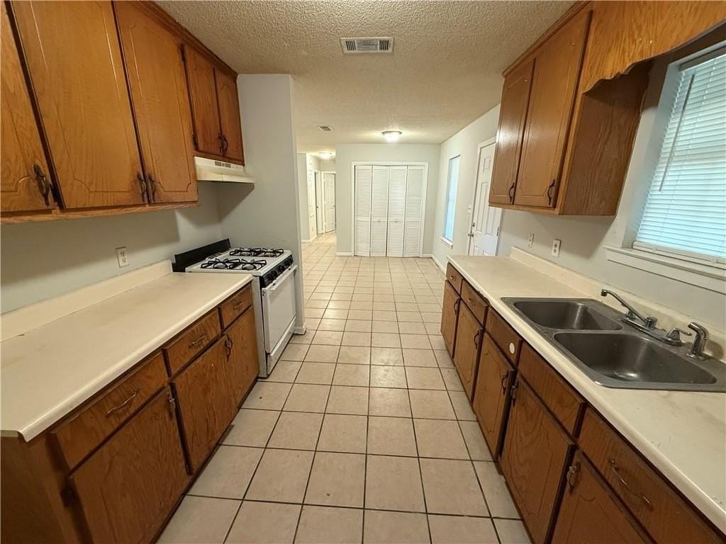303 E Banyan St - Photo 6 of 13