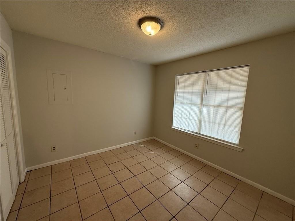 303 E Banyan St - Photo 7 of 13