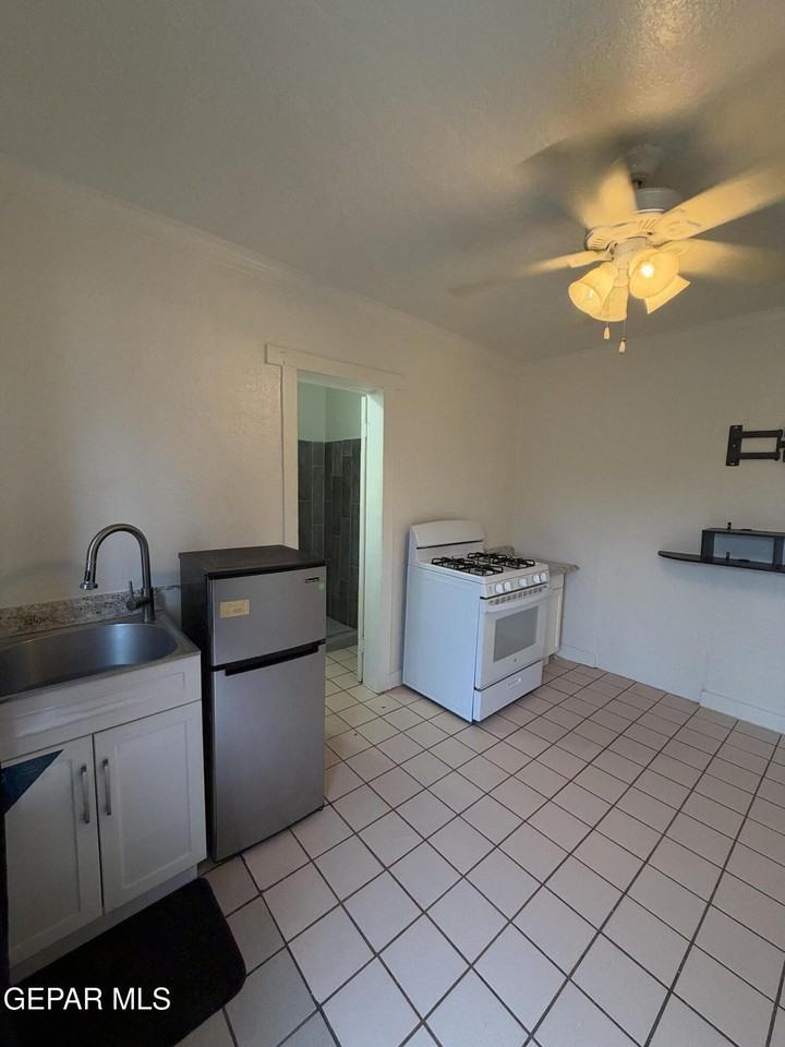 160 Arnold Pl #4 - Photo 2 of 8