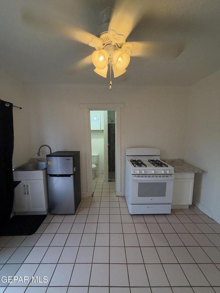 160 Arnold Pl #4 - Photo 4 of 8