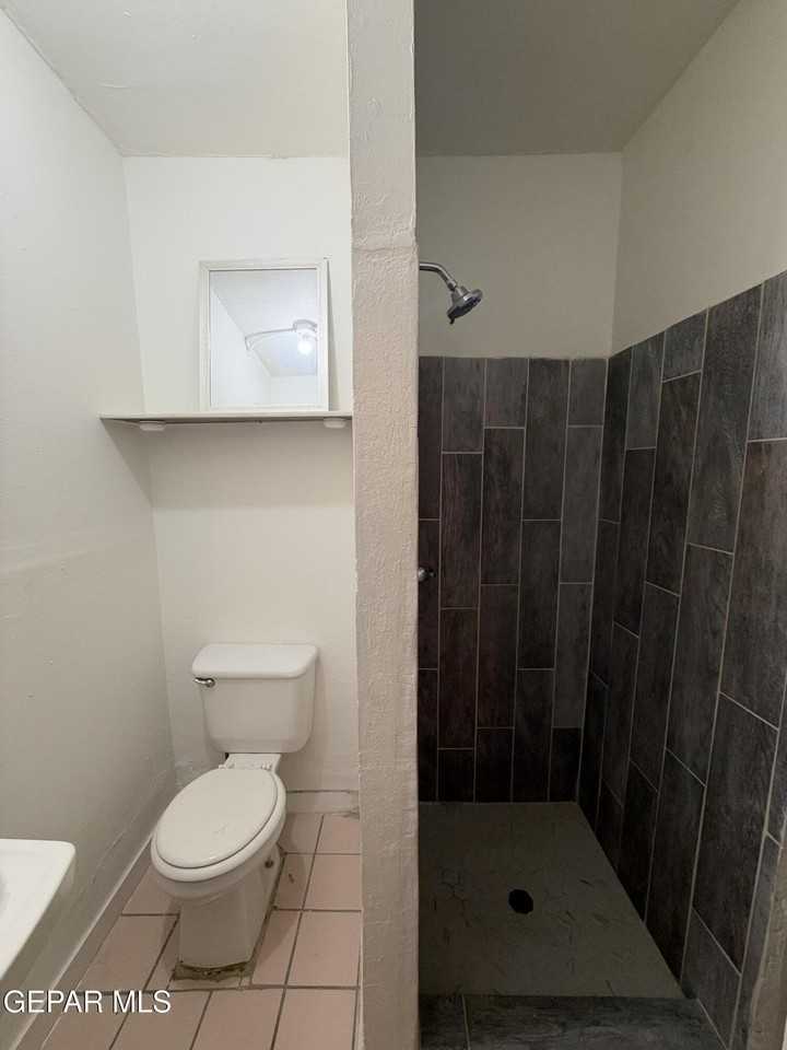 160 Arnold Pl #4 - Photo 6 of 8