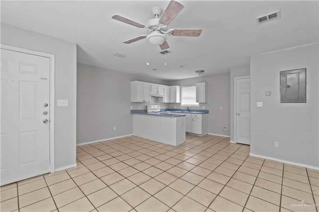 2405 Hibiscus Ave - Photo 3 of 10
