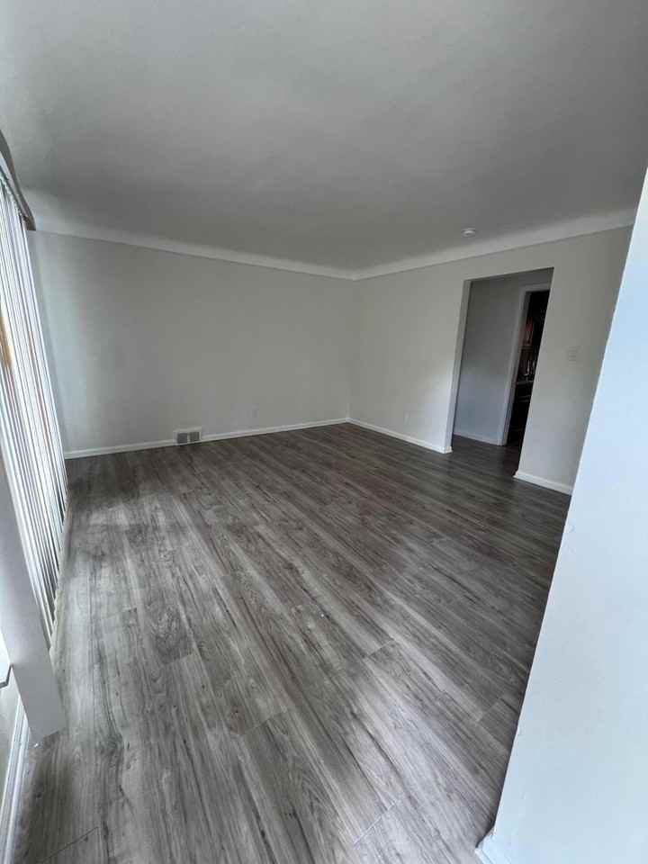 22011 Margareta St - Photo 2 of 10