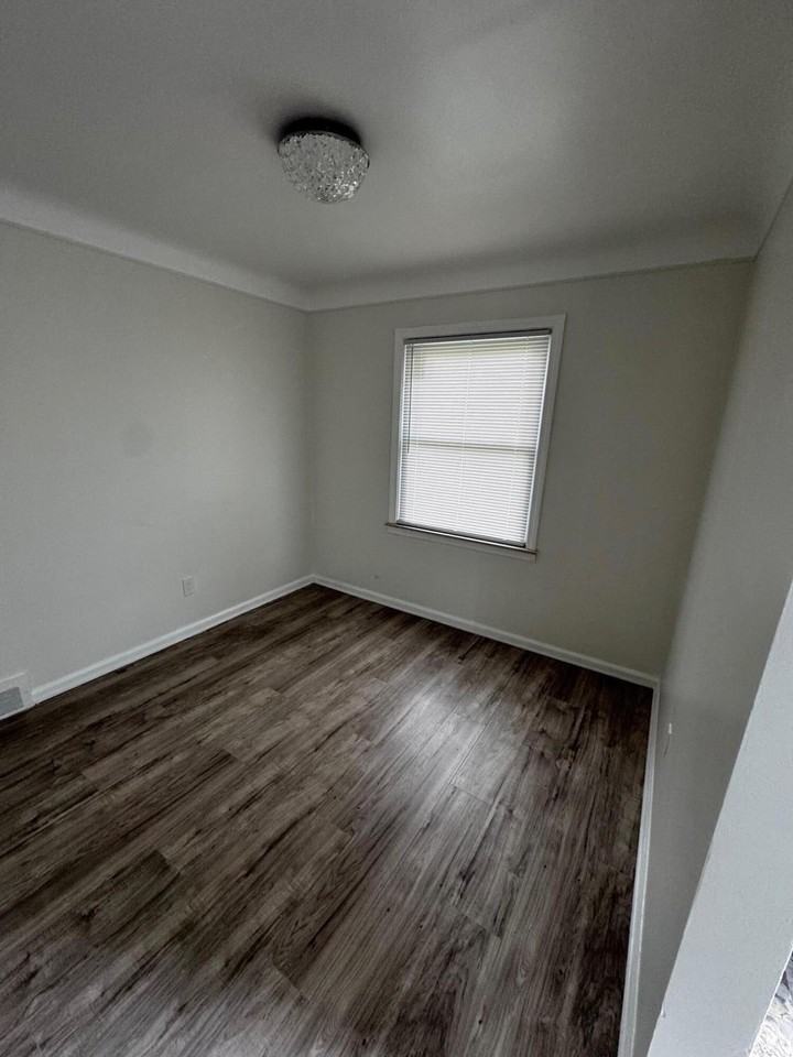 22011 Margareta St - Photo 3 of 10