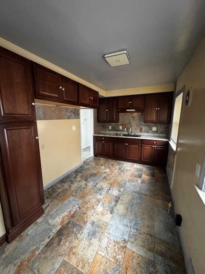 22011 Margareta St - Photo 5 of 10