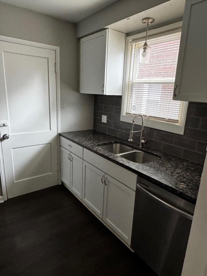 8278 Roselawn St - Photo 6 of 12