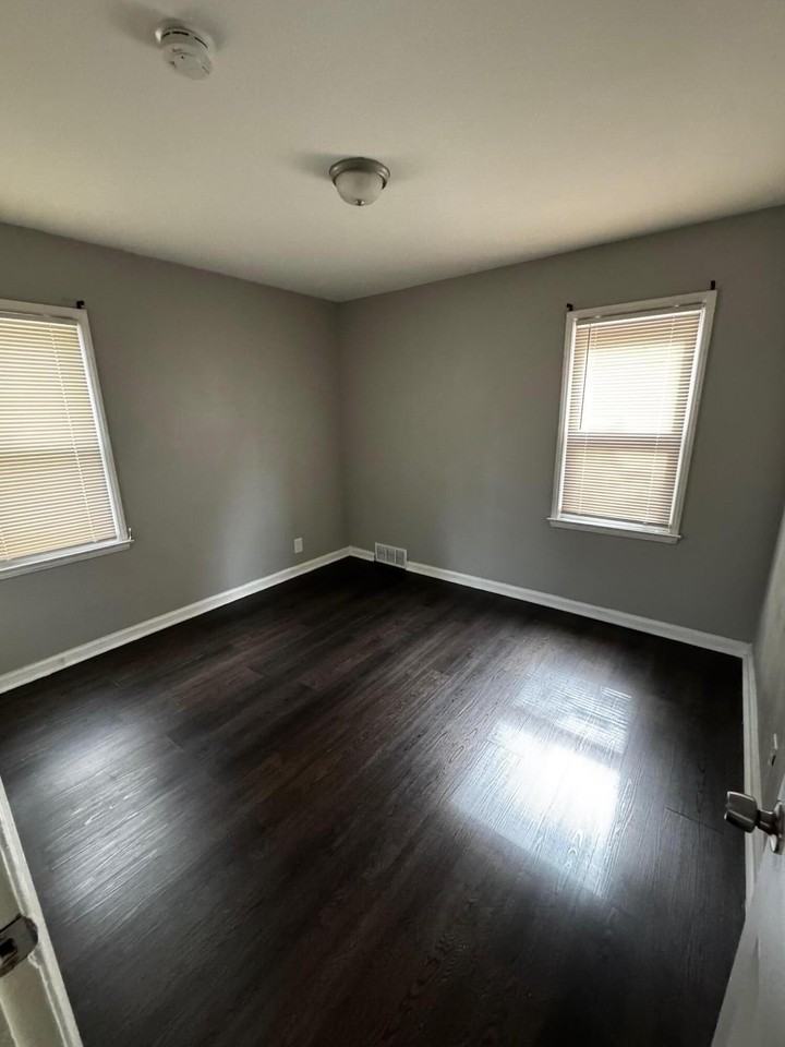 8278 Roselawn St - Photo 7 of 12
