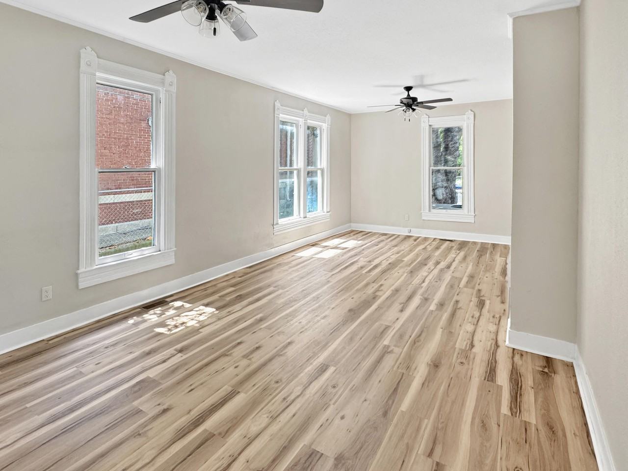 516 S Jackson Ave - Photo 3 of 14