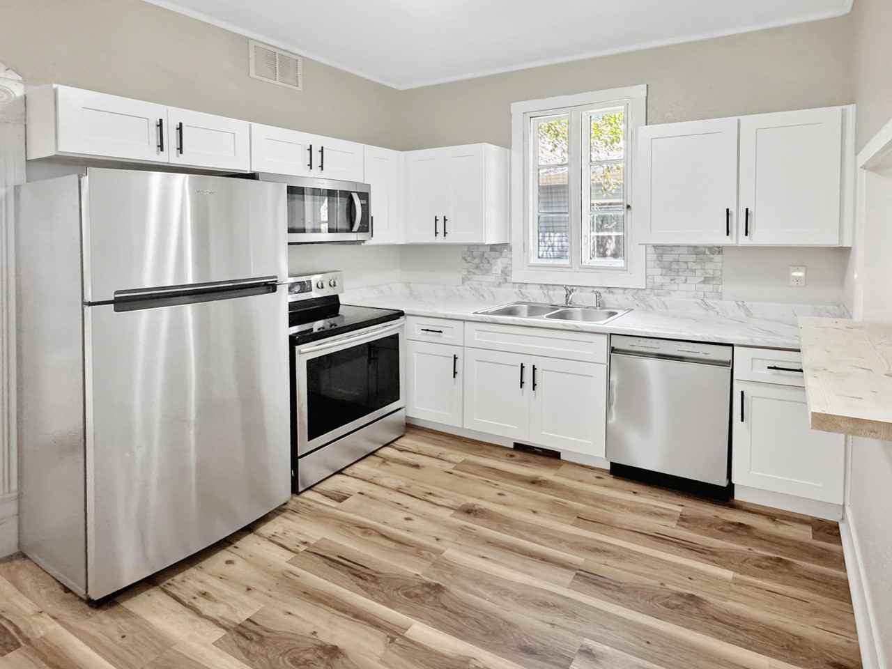 516 S Jackson Ave - Photo 4 of 14