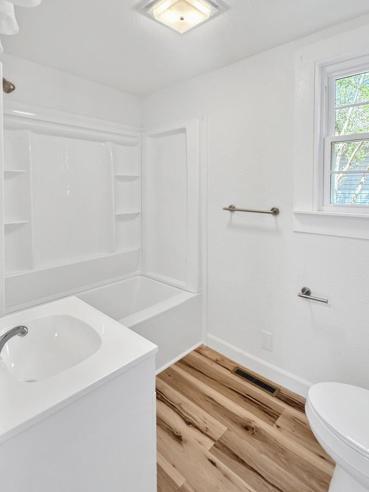 516 S Jackson Ave - Photo 7 of 14