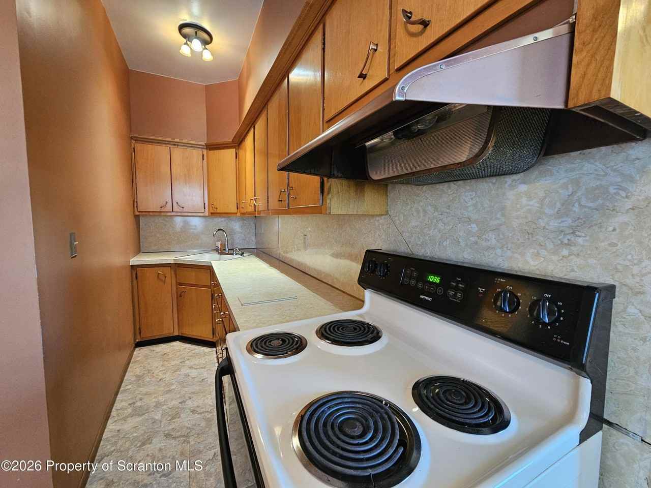 132 Smith St #2ndFL - Photo 4 of 12