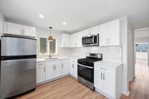 featured image of 121 W 12th St #2