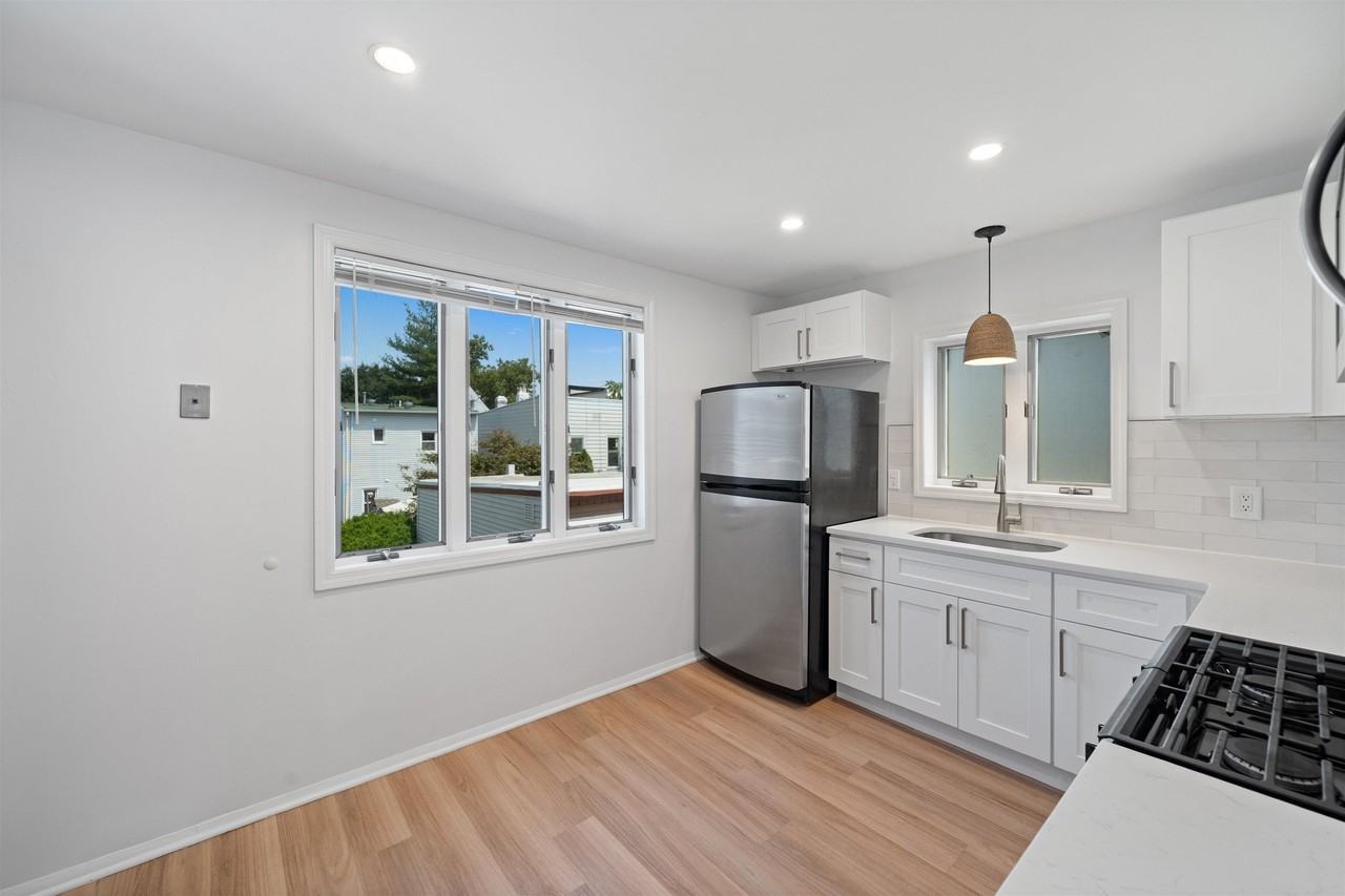 121 W 12th St #2 - Photo 2 of 12