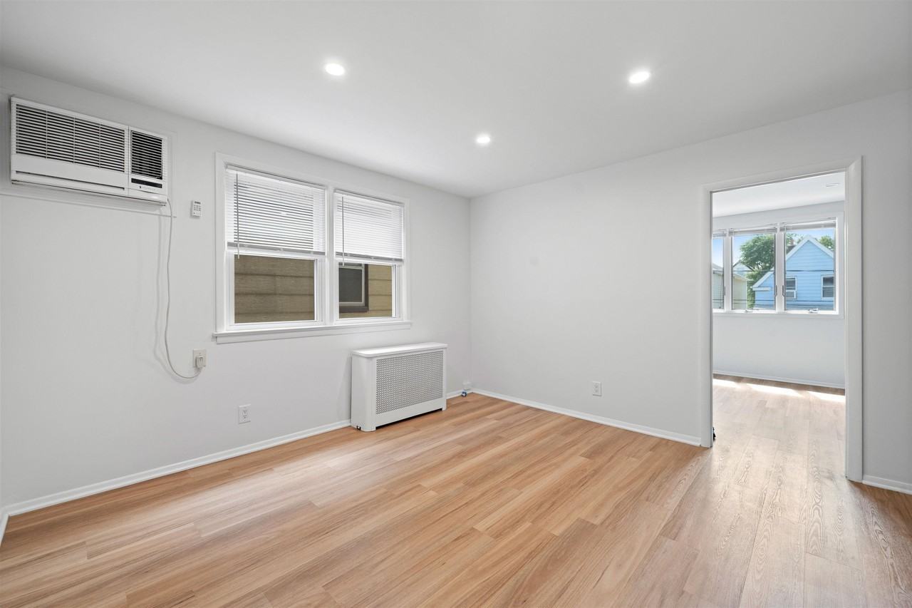 121 W 12th St #2 - Photo 3 of 12