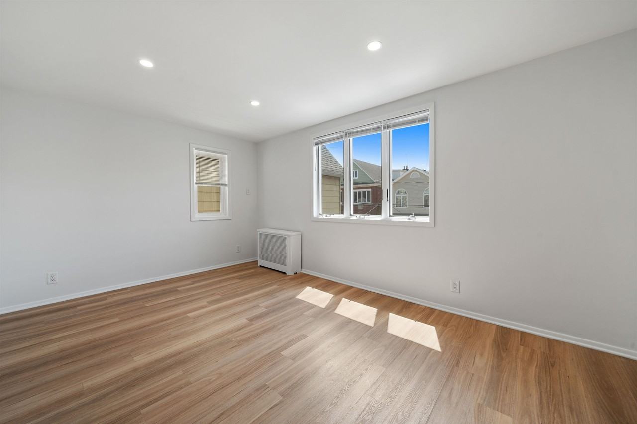 121 W 12th St #2 - Photo 4 of 12