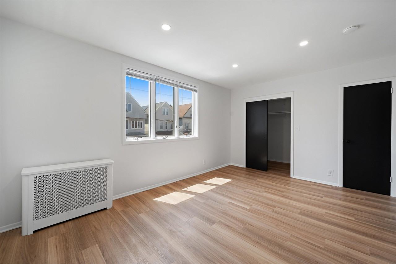 121 W 12th St #2 - Photo 5 of 12
