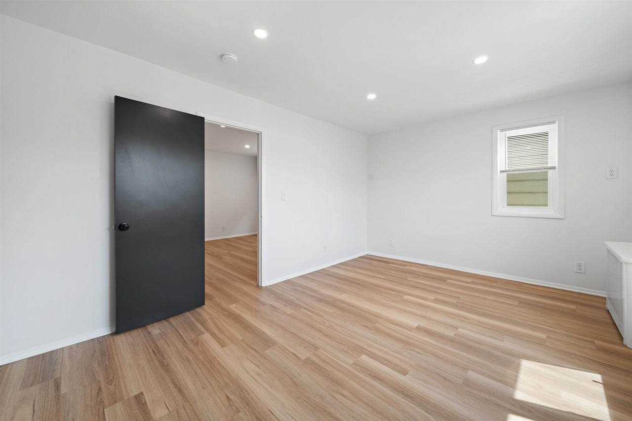 121 W 12th St #2 - Photo 6 of 12