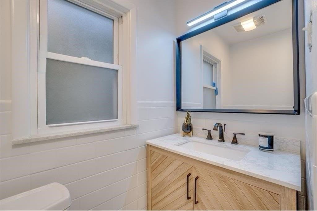 121 W 12th St #2 - Photo 7 of 12