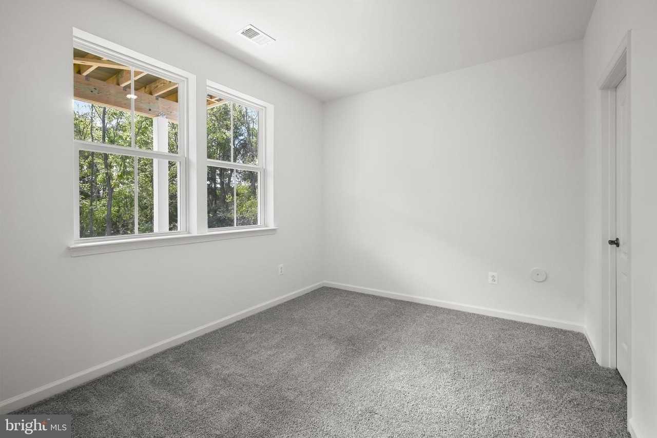 8294 Longford Rd - Photo 4 of 39