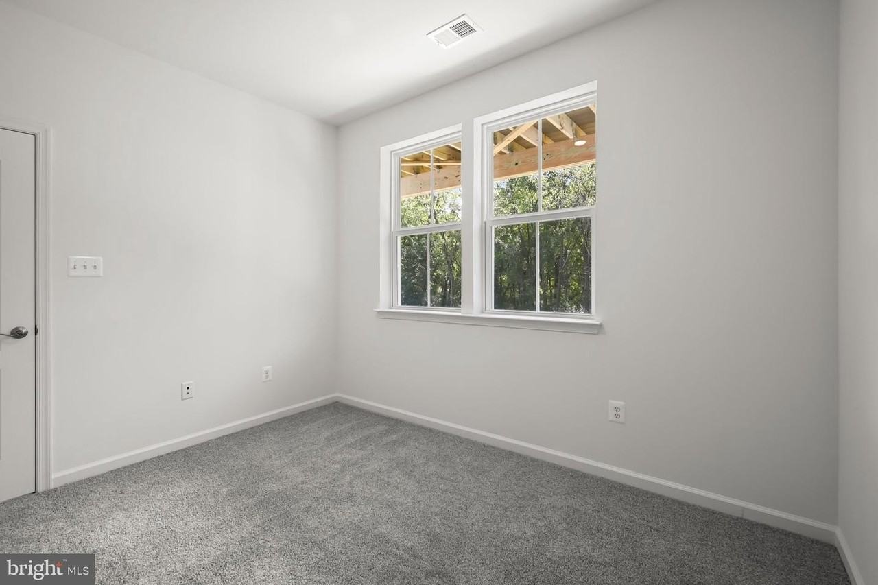 8294 Longford Rd - Photo 7 of 39