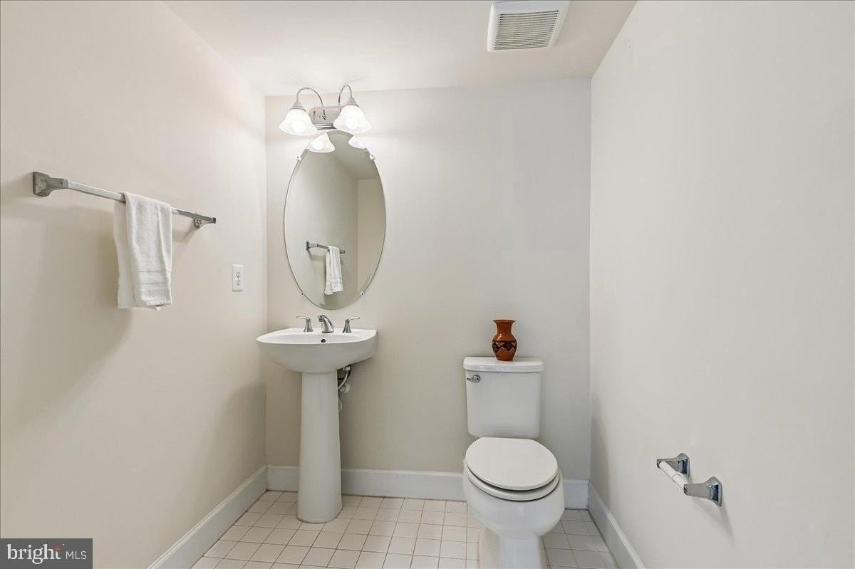6402 47th St - Photo 4 of 25