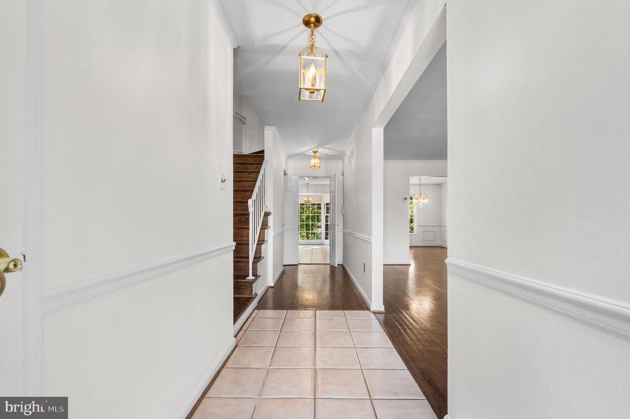 6605 Mclean Ct - Photo 3 of 44