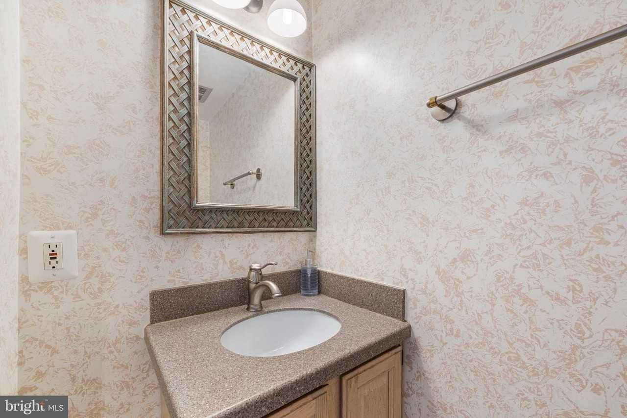 6605 Mclean Ct - Photo 5 of 44