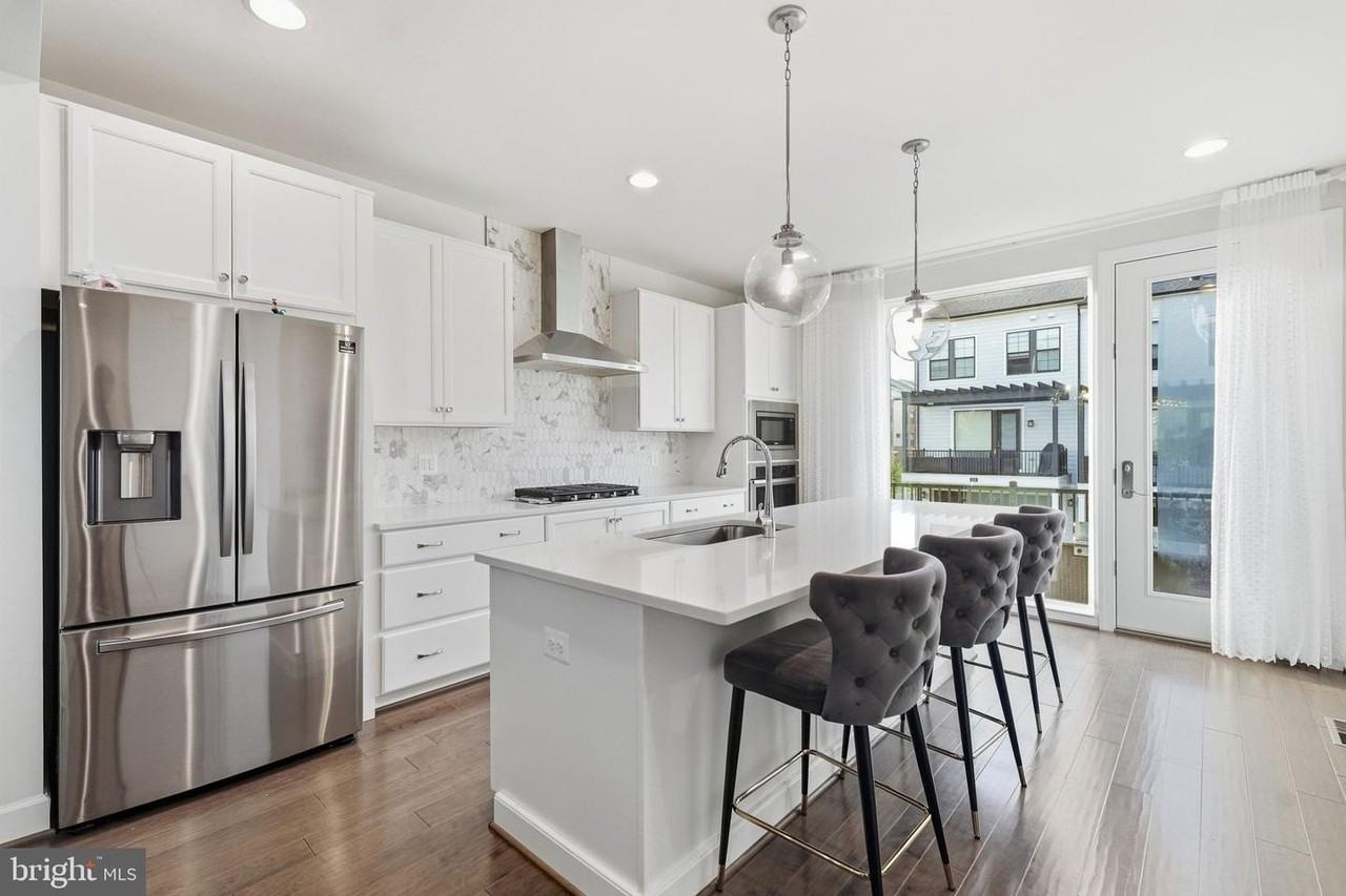 657 Belmont Bay Dr - Photo 6 of 30