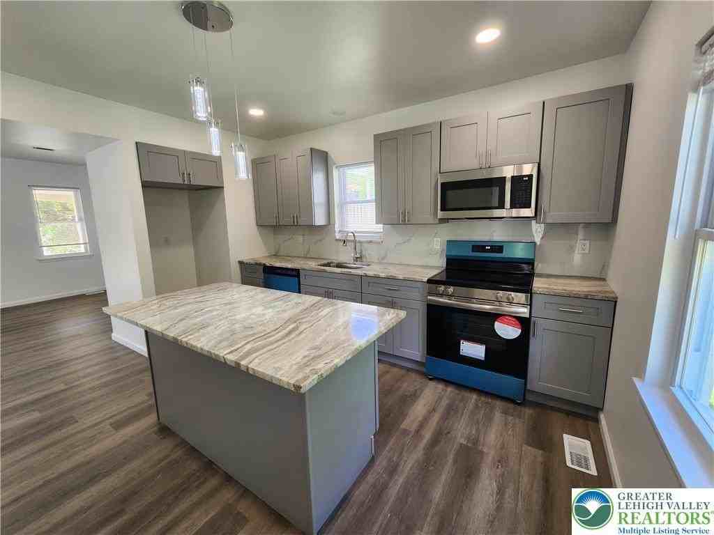 151 Utica Ave - Photo 2 of 14