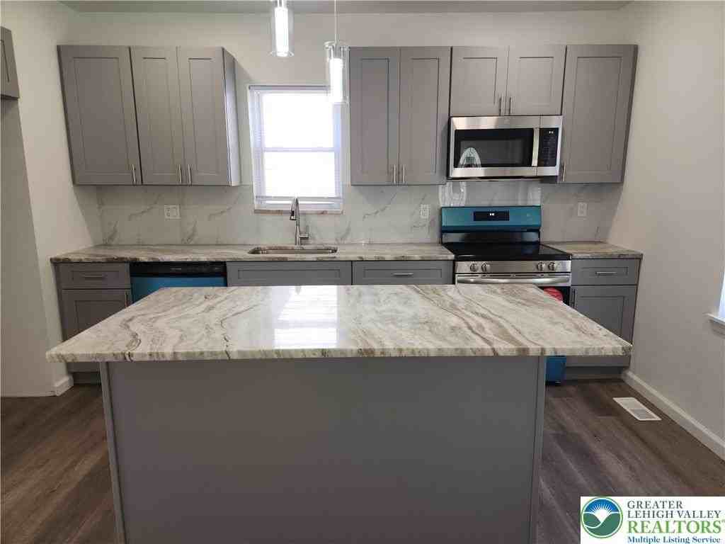 151 Utica Ave - Photo 3 of 14
