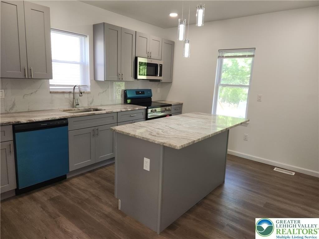 151 Utica Ave - Photo 5 of 14