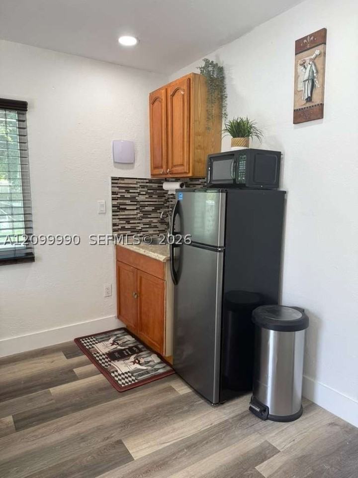 1558 Nw 103rd St #1558 - Photo 5 of 7