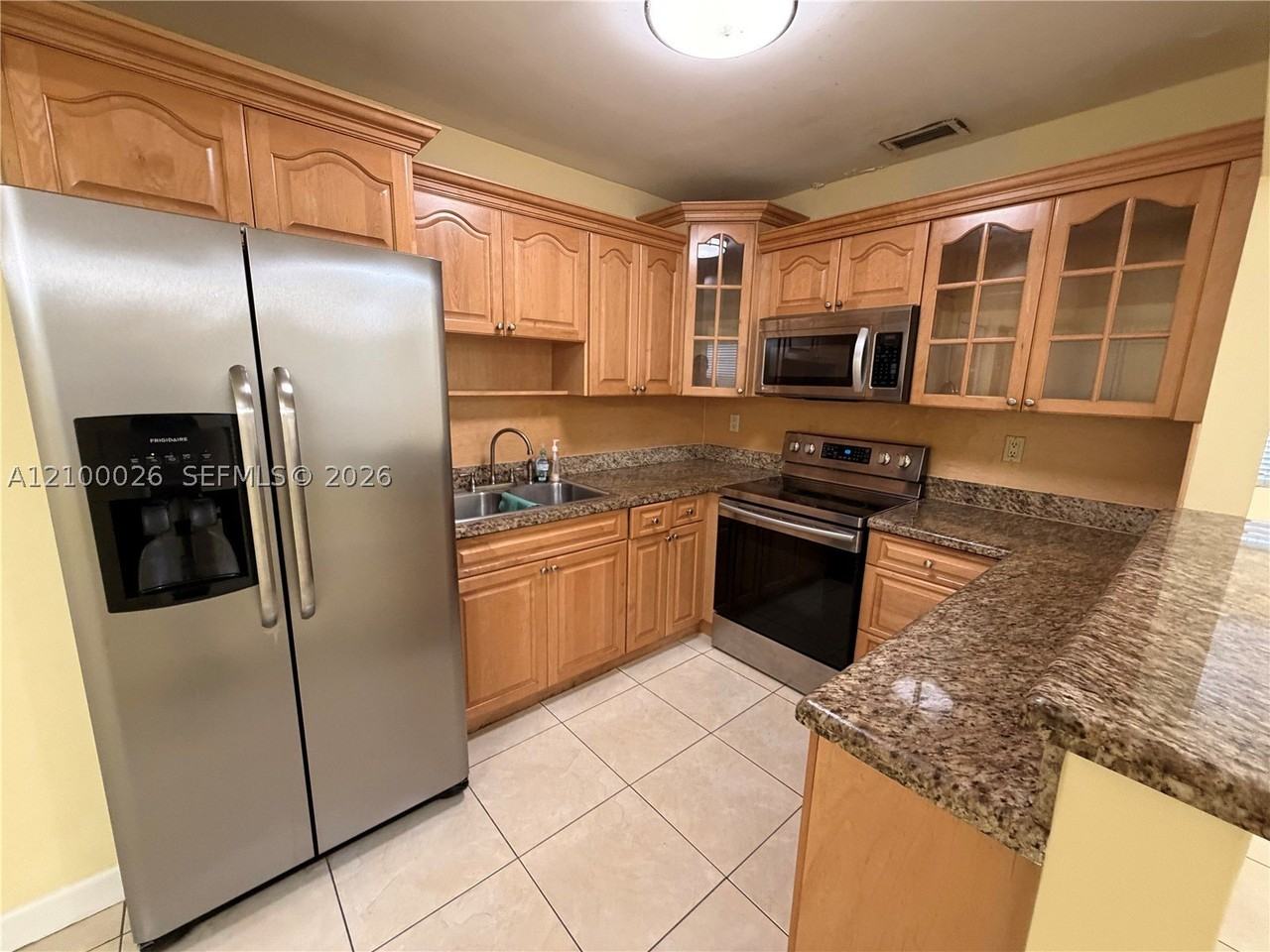 255 Sw 60th Ave - Photo 3 of 12