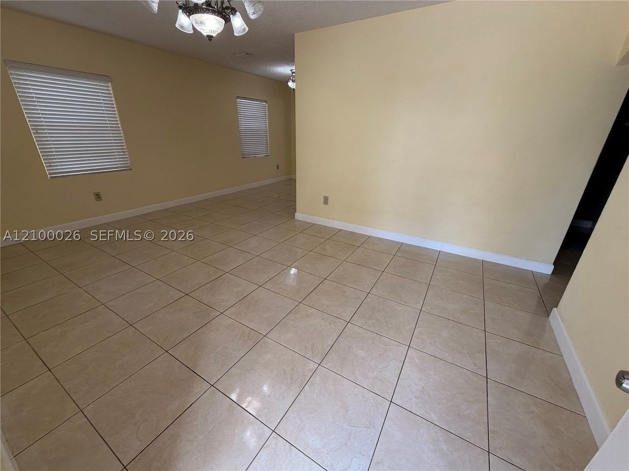 255 Sw 60th Ave - Photo 6 of 12