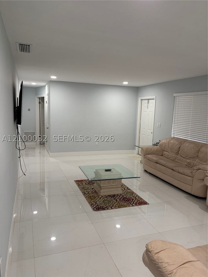 403 Nw 186th St - Photo 5 of 18